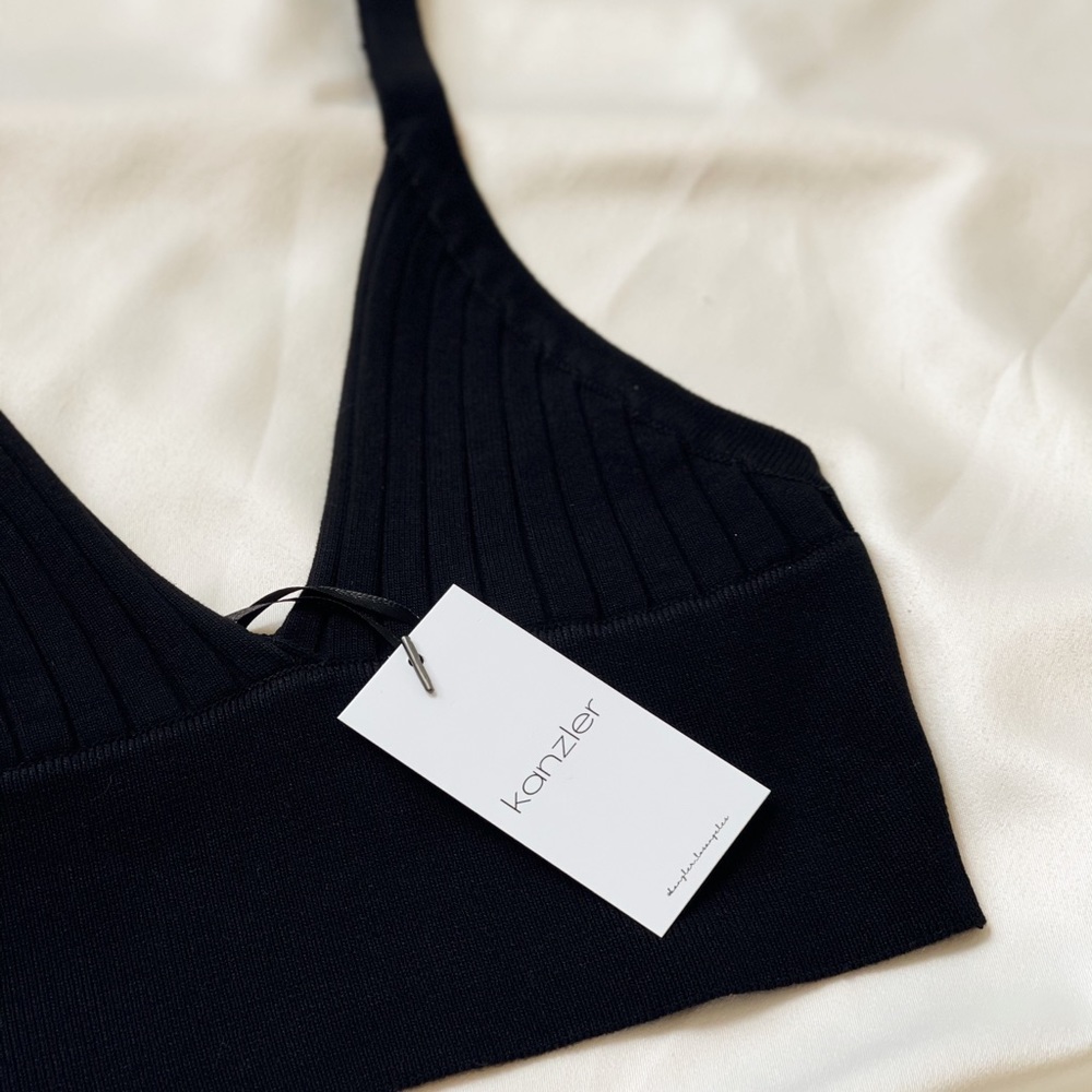 THE BLACK BRA - Picture 4 of 8